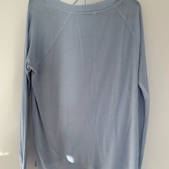 🛍3/$25 AERO Long Sleeve Top - Picture 2 of 2